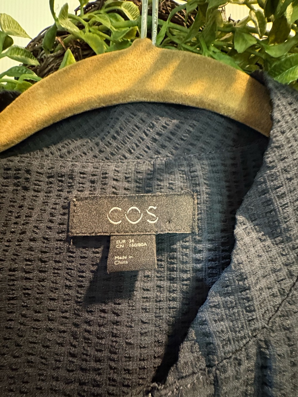 Dark navy COS seersucker midi dress featuring a half-zip front cap sleeves - Picture 4 of 5